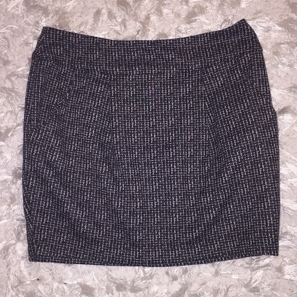 Skirt - Picture 2 of 3